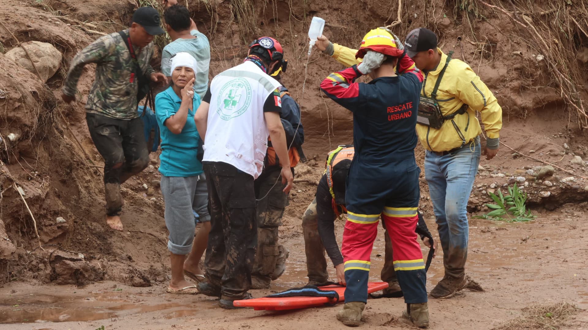 Bolívia enfrenta desafio climático com 3 mortos em cheias