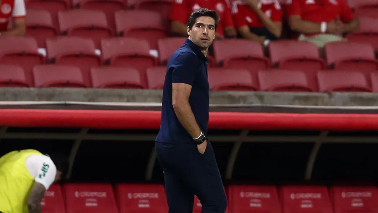 Palmeiras lidera Brasileirão mas Abel critica arbitragem