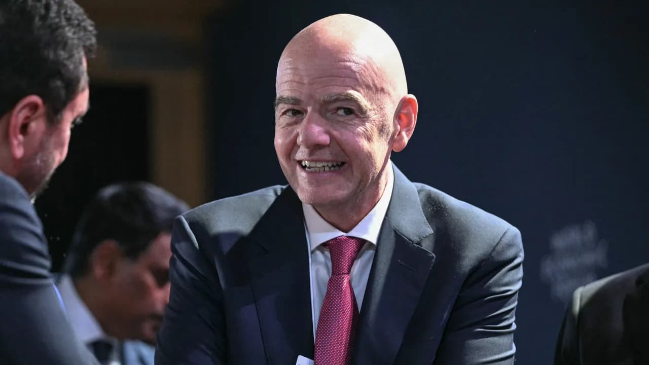 Infantino defende reintegração da Rússia no futebol mundial