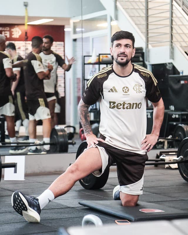 Flamengo investe R$ 260 milhões em Lucas Paquetá