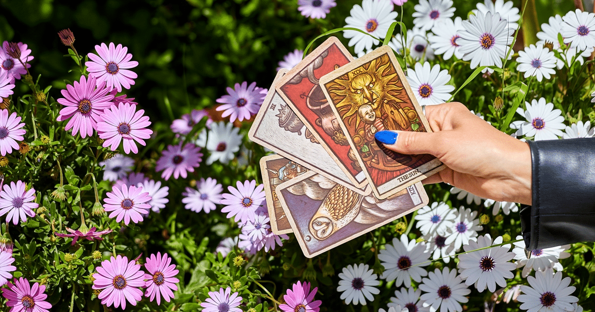 Tarot do dia 13/10/2026: previsões para os 12 signos