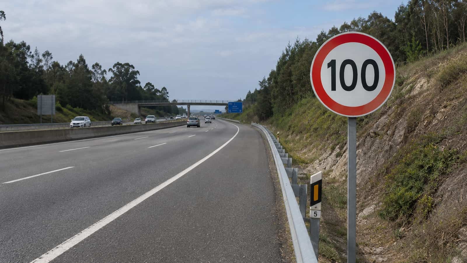 Limite único de 100 km/h na Europa? Proposta quer cortar emissões e dependência energética