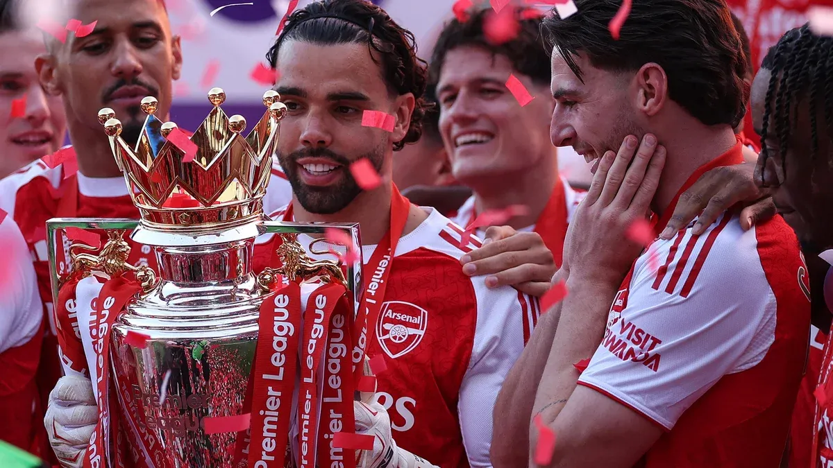 Premier League gasta US$ 3 bilhões e acende alerta sobre bolha no futebol mundial